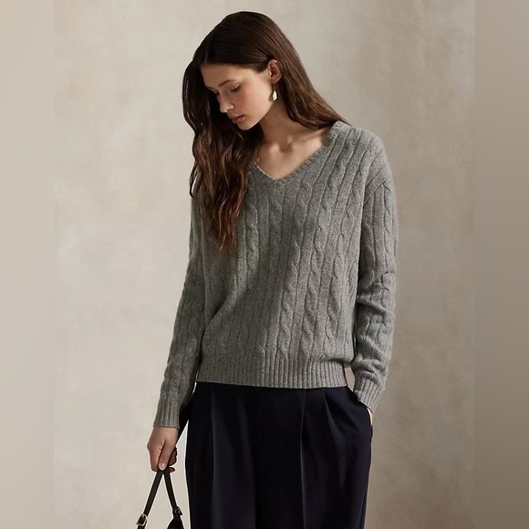 Polo Ralph Lauren Sweaters - NWT Polo Ralph Lauren 100% Cashmere V-neck Cable Knit Sweater